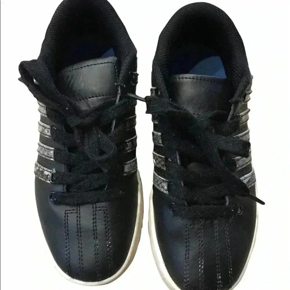 K-Swiss Size 2.5 Kids Black Sneakers Preloved - Picture 3 of 7